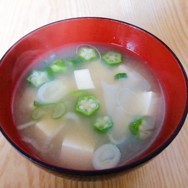 豆腐とオクラとねぎの味噌汁